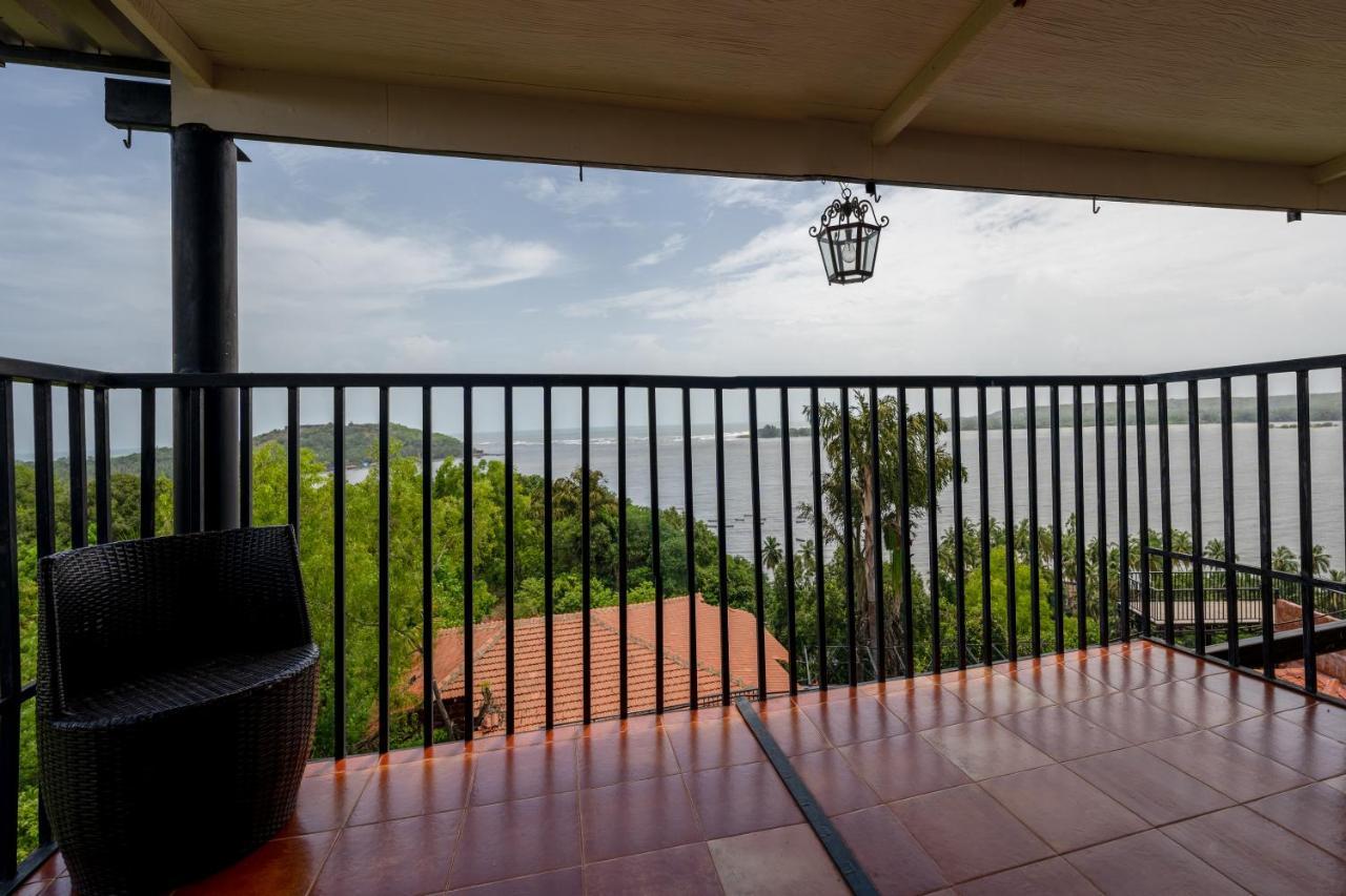 Raposo Resorts Vagator Bagian luar foto