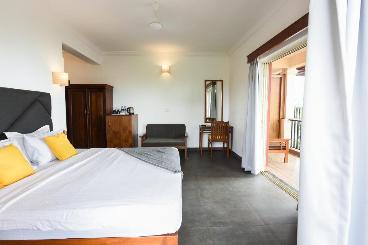Raposo Resorts Vagator Bagian luar foto
