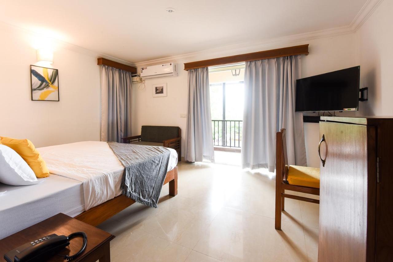 Raposo Resorts Vagator Bagian luar foto
