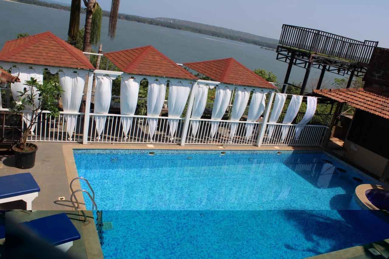 Raposo Resorts Vagator Bagian luar foto
