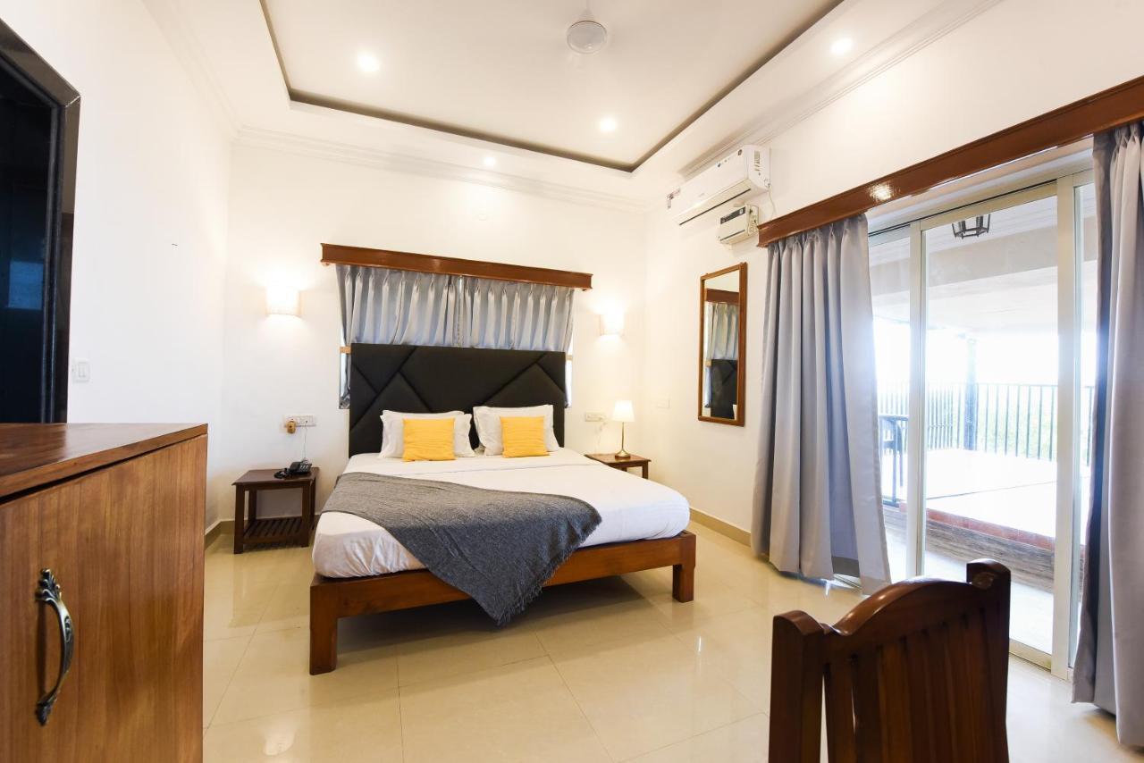 Raposo Resorts Vagator Bagian luar foto