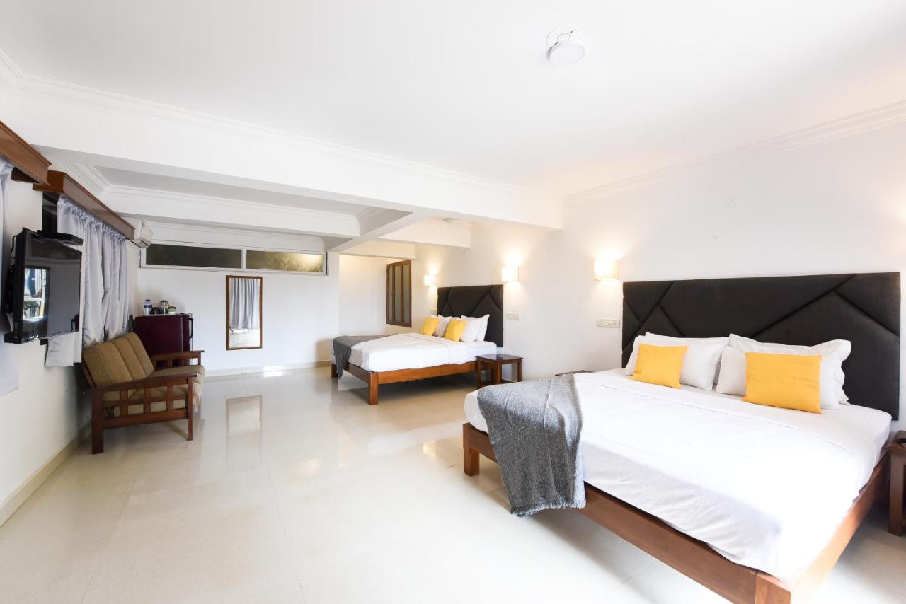 Raposo Resorts Vagator Bagian luar foto