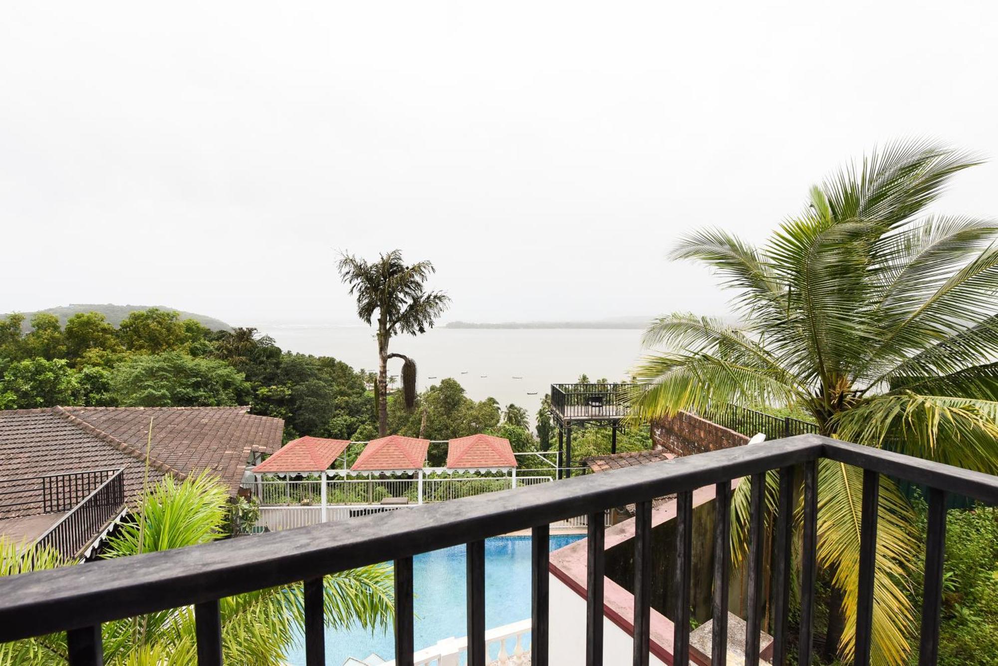 Raposo Resorts Vagator Bagian luar foto