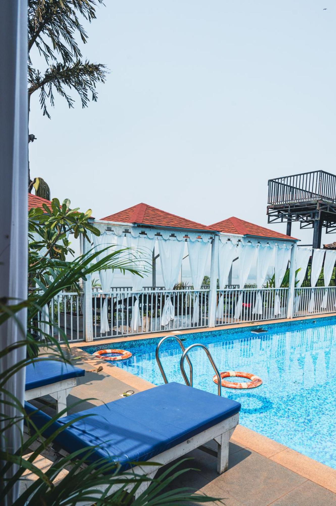 Raposo Resorts Vagator Bagian luar foto